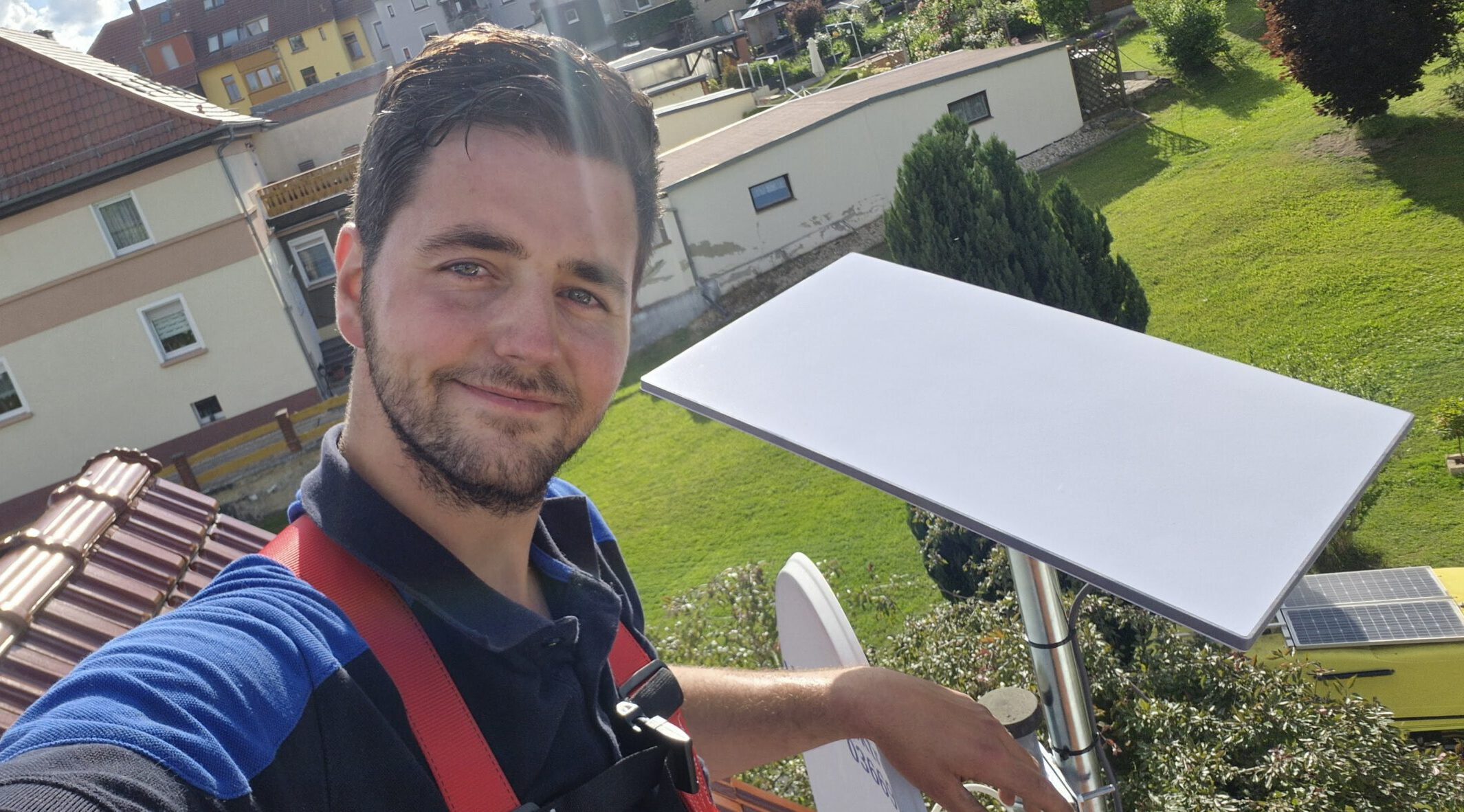 Starlink Installation durch Technikservice Franke auf einem Hausdach in Arnstadt